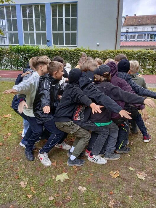Kinder Teamaufgabe
